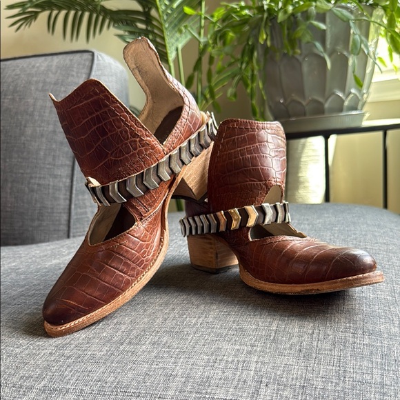 Freebird by Steven Brown Heeled Blade Boots